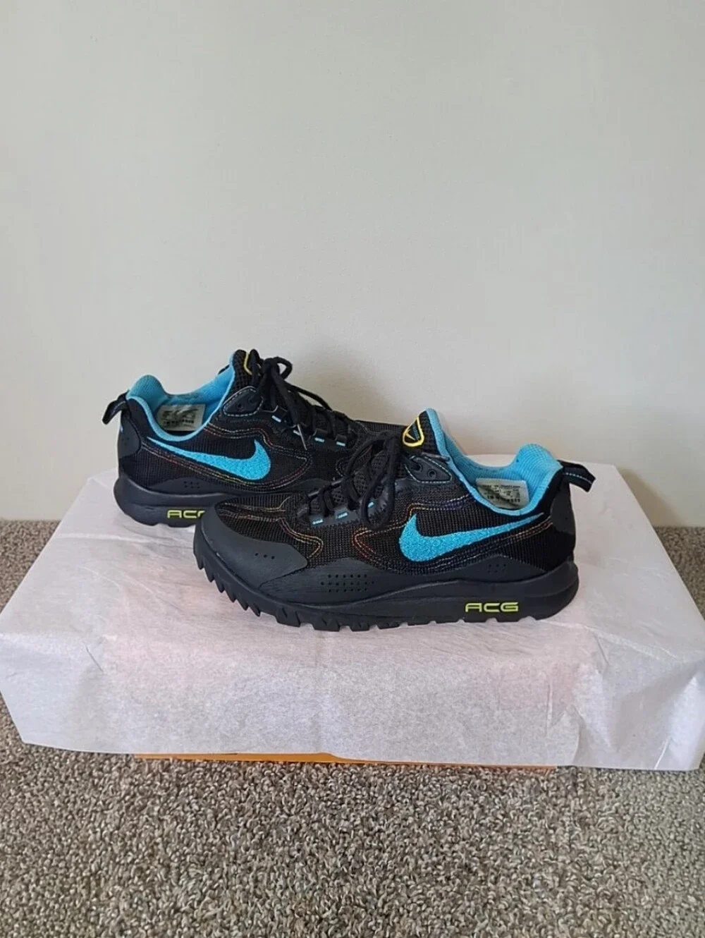Nike ACG Men's Black and Blue Trail Sneakers Size 7